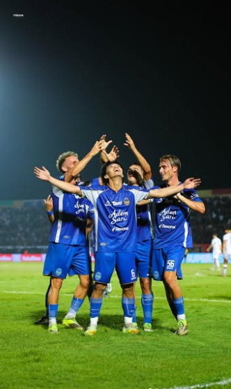 Muhammad Iqbal Mencetak Gol Akrobatik Saat Lawan Madura United(Foto:Instagram Muhammad Iqbal)